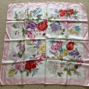 Gucci silk scarf floral